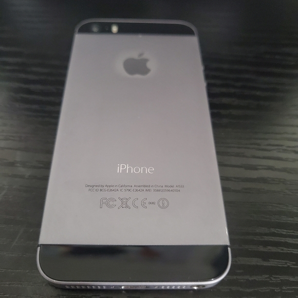 Apple Other - Unlocked Apple iPhone 5s 16GB Space Grey